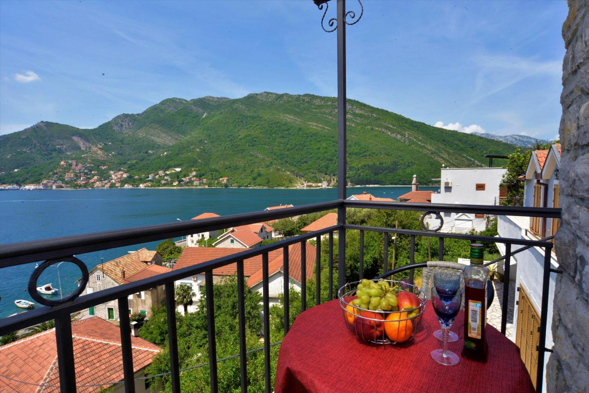 Apartments Okuka Tivat Exteriér fotografie